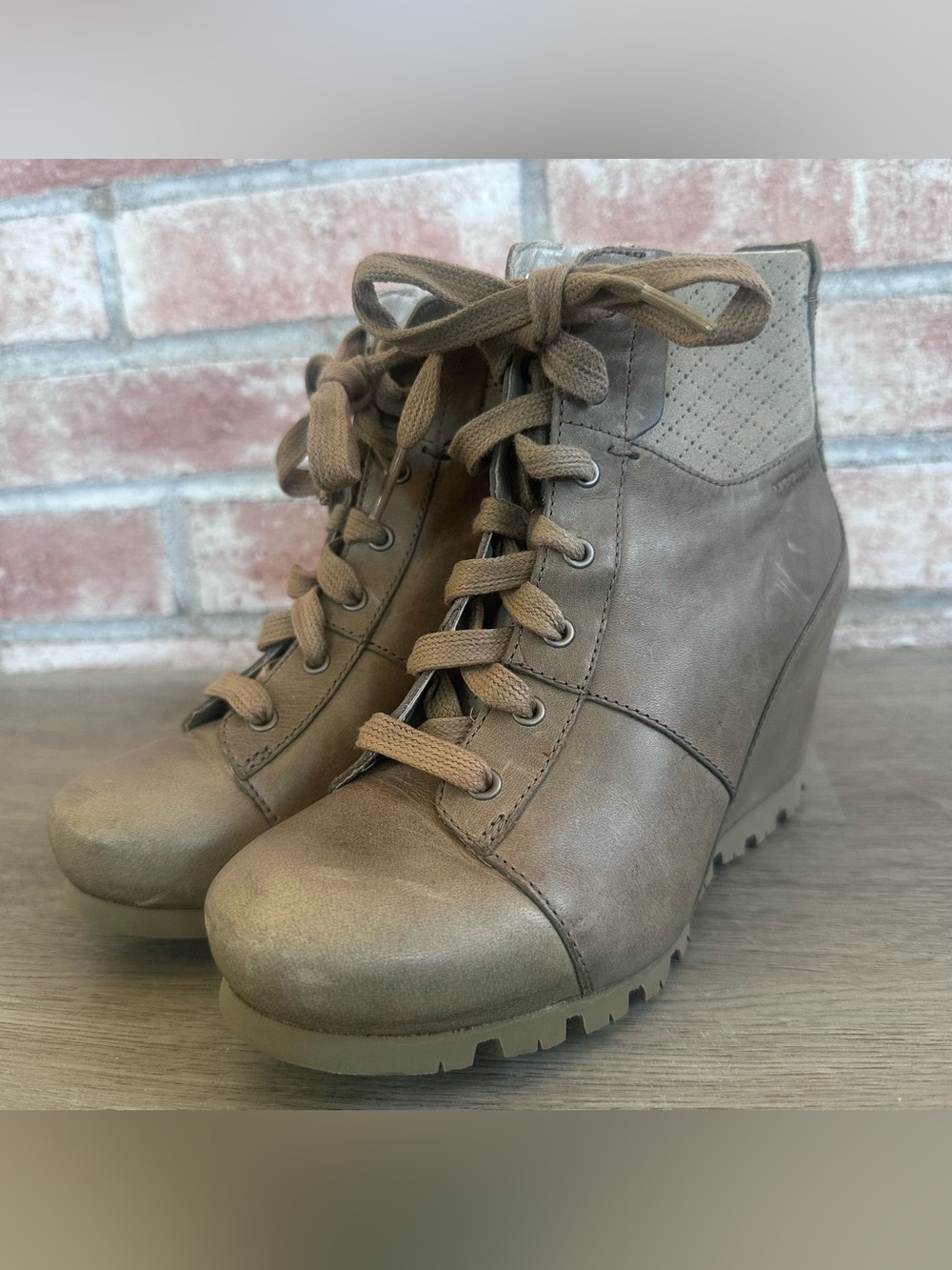 Merrell Hidden Wedge Boots Booties Women’s 5.5 Gorpcore Outdoor Fall Taupe